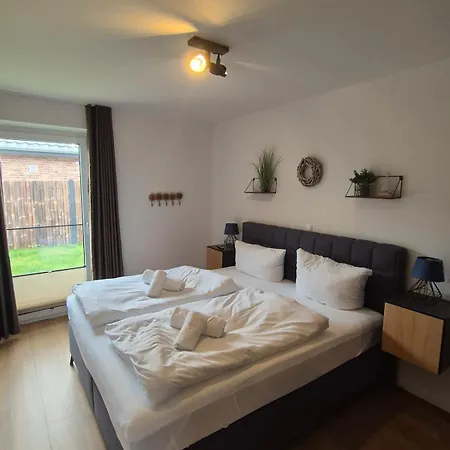Feriehus 2 Einzelne Haeuser Nebeneinander Mit Garten! Neu *