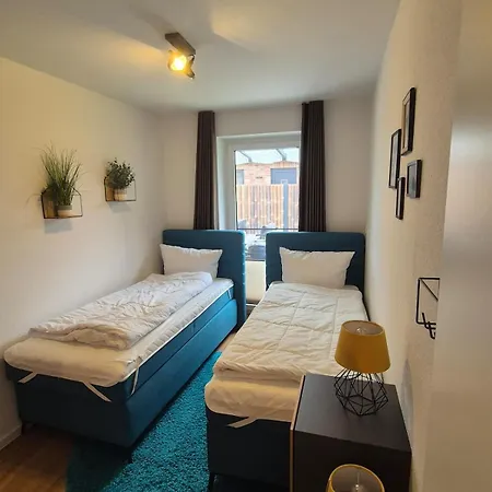 Feriehus 2 Einzelne Haeuser Nebeneinander Mit Garten! Neu