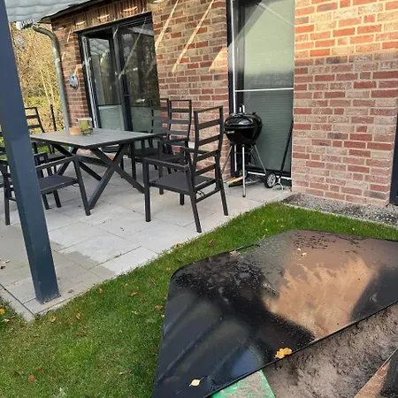 Feriehus 2 Einzelne Haeuser Nebeneinander Mit Garten! Neu
